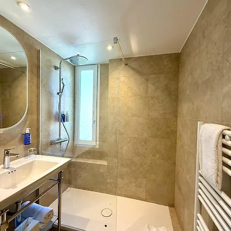 Le Pergolese Champs Elysees 4*