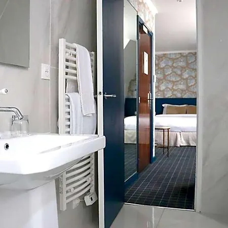 Le Pergolese Champs Elysees Hotel 4*