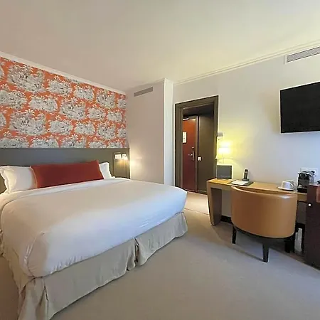 Hotel Le Pergolese Champs Elysees 4*