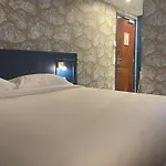 Hotel Le Pergolese Champs Elysees 4*