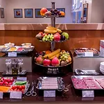 Hotel Le Pergolese Champs Elysees 4*