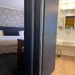 Le Pergolese Champs Elysees Hotel Paris